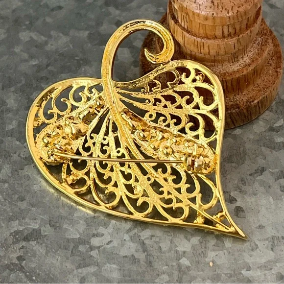 Vintage Gold Rhinestone Filagree Pin Brooch - Picture 13 of 14
